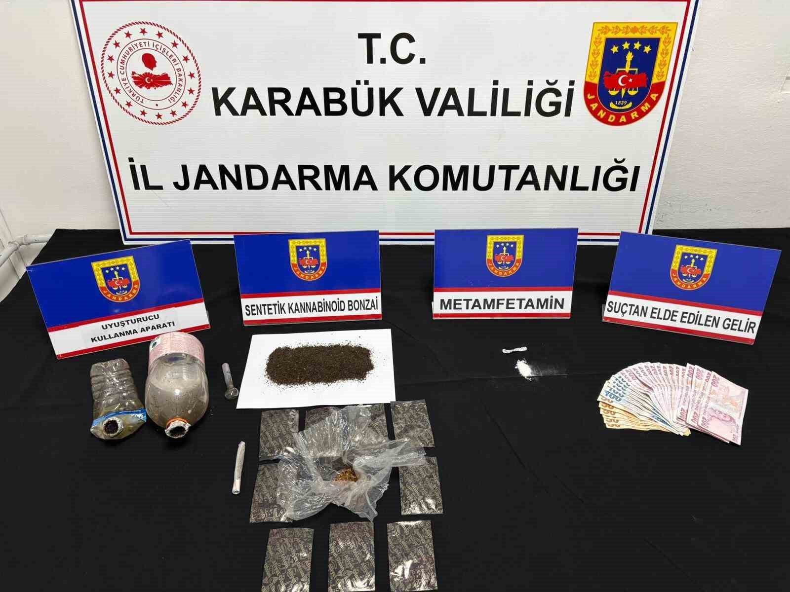 Karab&uuml;k&rsquo;te jandarmadan ka&ccedil;ak kazı ve uyuşturucu operasyonu
