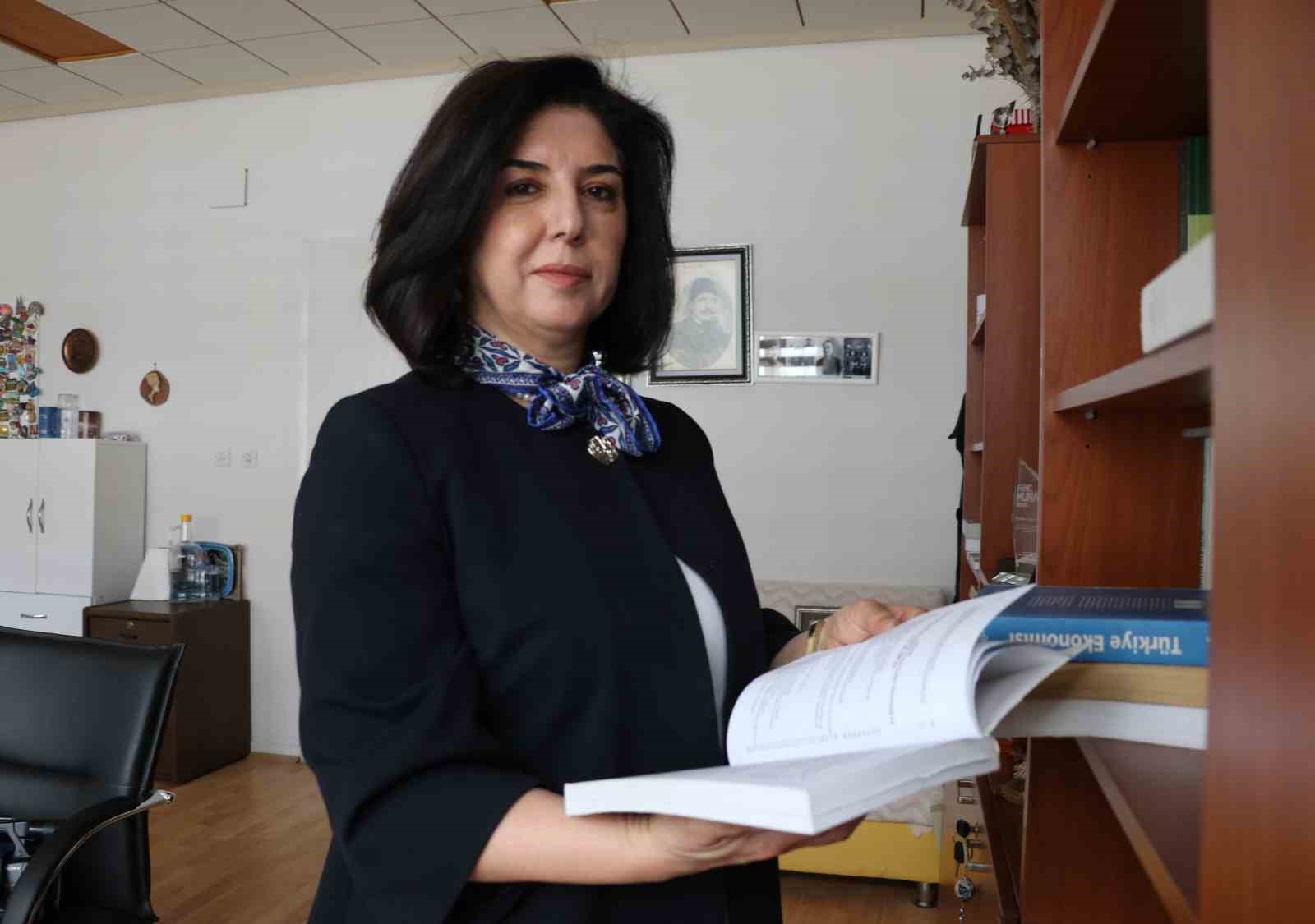 Uzmanı değerlendirmelerde bulundu: "Yastık altında bulunan tonlarca altın &uuml;retime kazandırılmalı"
