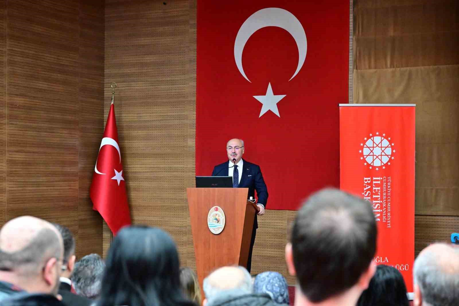 Denizlili basın mensuplarına "Sosyal Medyada Etkili İ&ccedil;erik &Uuml;retimi" eğitimi verildi
