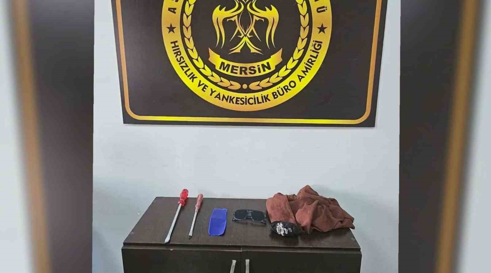 Mersin&rsquo;de evleri soyan kadın hırsızlar minib&uuml;ste polise yakalandı
