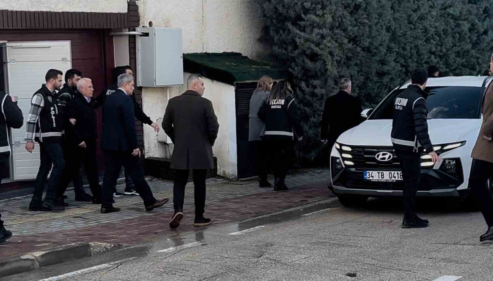 Bursa Büyükşehir Belediye Başkanı Bozbey gözaltına alındı