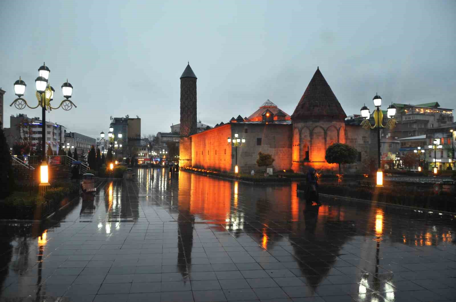 Doğuda yüksek kesimlerde kar var