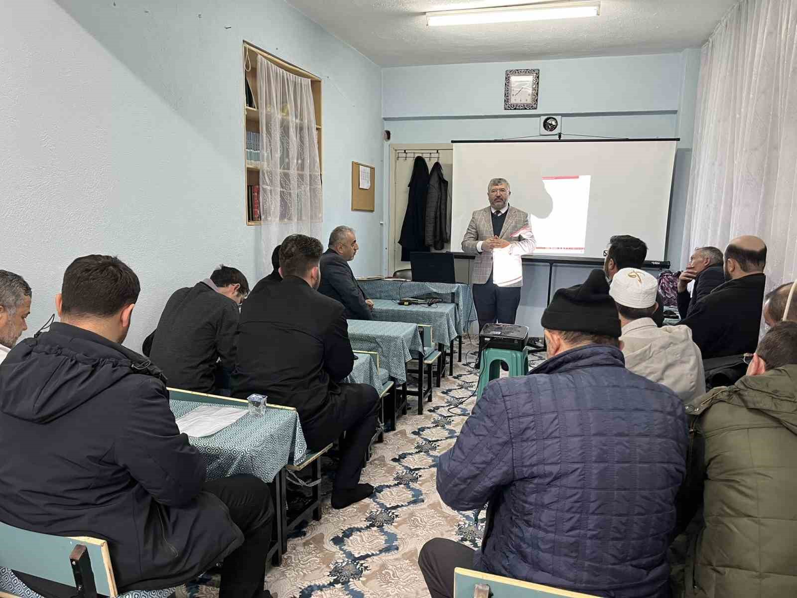 Hisarcık’ta din görevlilerine "Vaaz Becerilerini Geliştirme" konulu eğitim