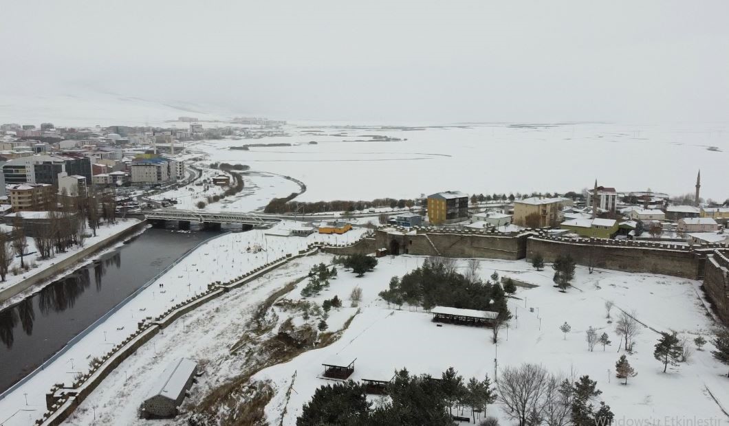 Beyaza b&uuml;r&uuml;nen Ardahan Kalesi havadan g&ouml;r&uuml;nt&uuml;lendi

