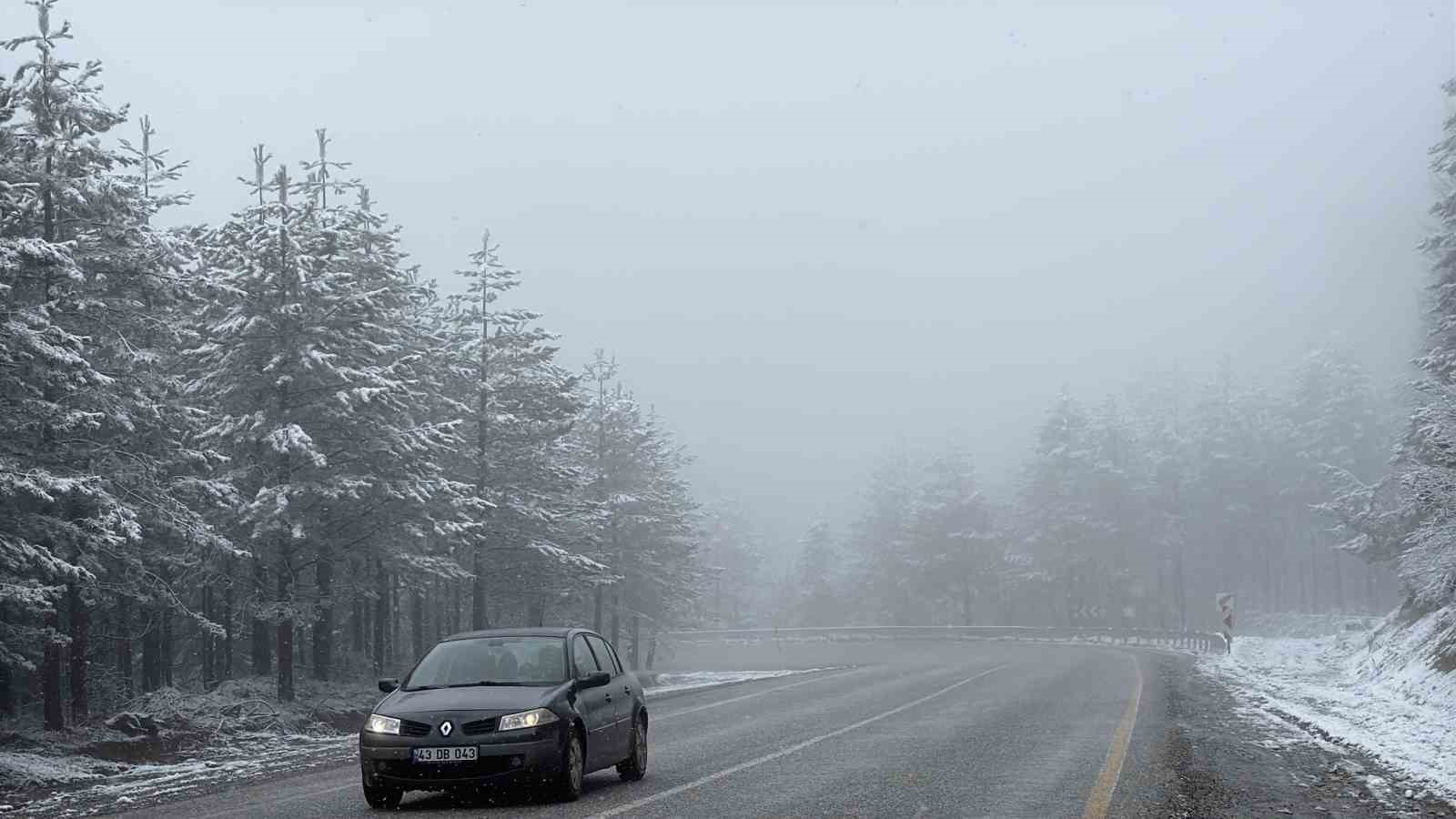 K&uuml;tahya&rsquo;nın Domani&ccedil; Dağı&rsquo;nda kar yağışı
