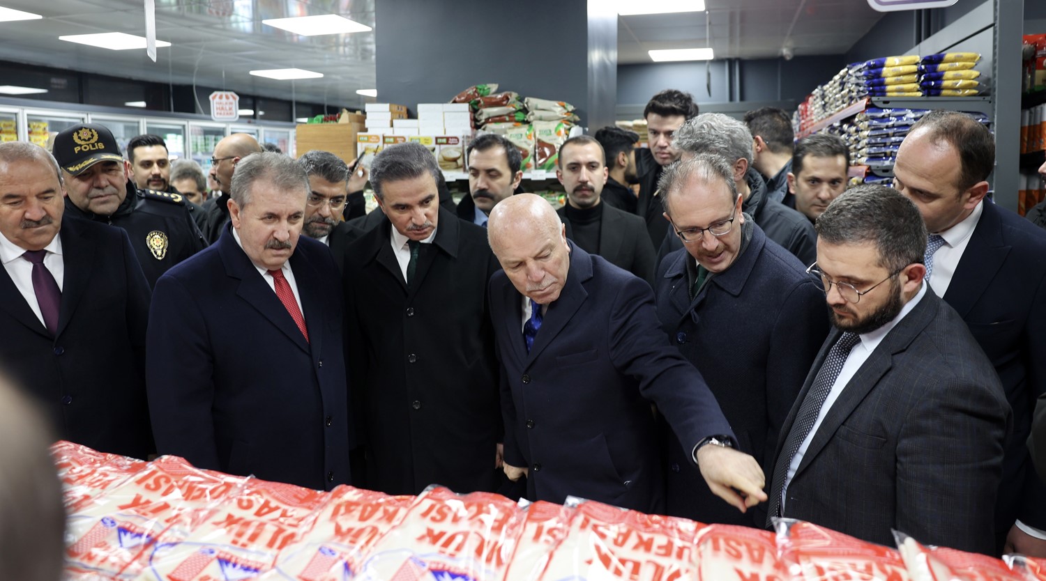 Sekmen: "Bu pazar; g&ouml;n&uuml;l belediyeciliğinin en g&uuml;zel eseridir"
