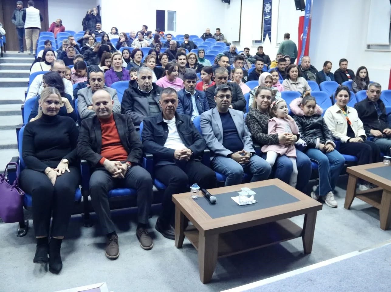 Yenipazar&rsquo;da &rsquo;İyi Delirdik&rsquo; tiyatro oyunu izleyiciyle buluştu
