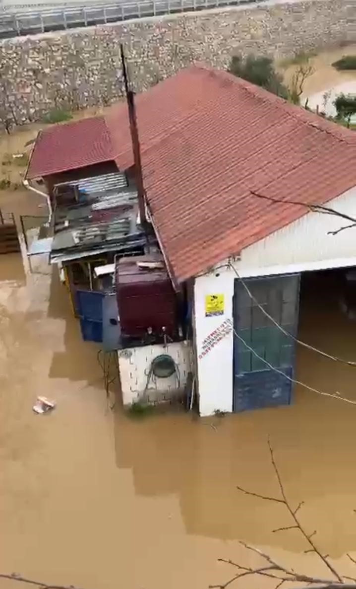 Kuraklığın ardından gelen sağanak İznik&rsquo;i vurdu
