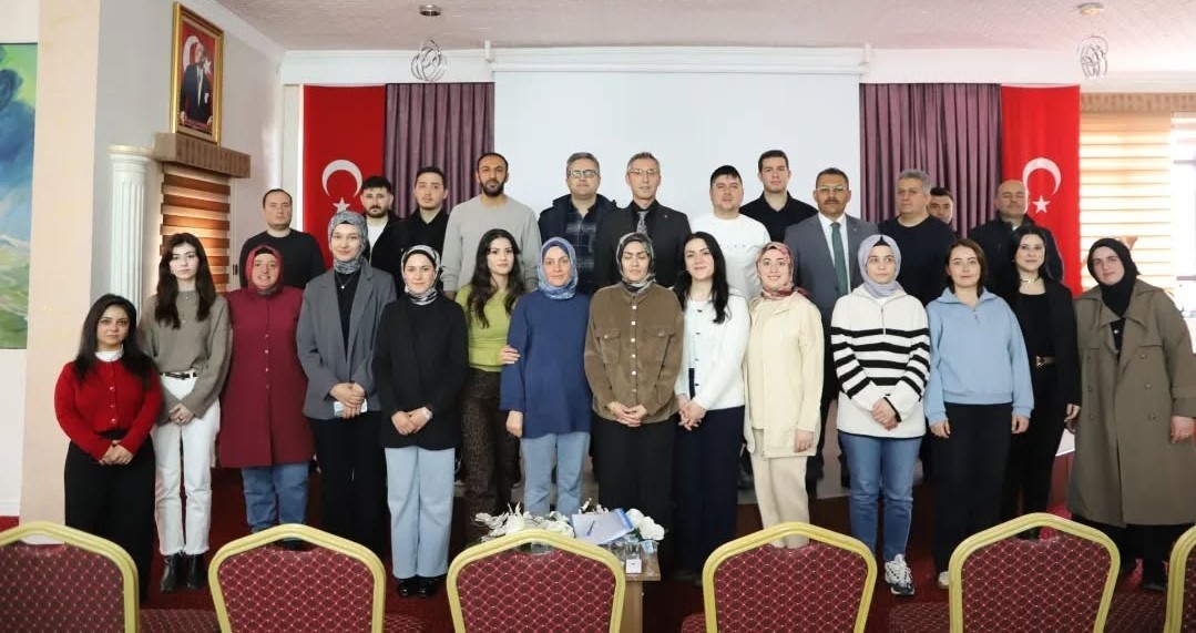 Bayburt&rsquo;ta aday &ouml;ğretmenler i&ccedil;in uyum semineri başladı
