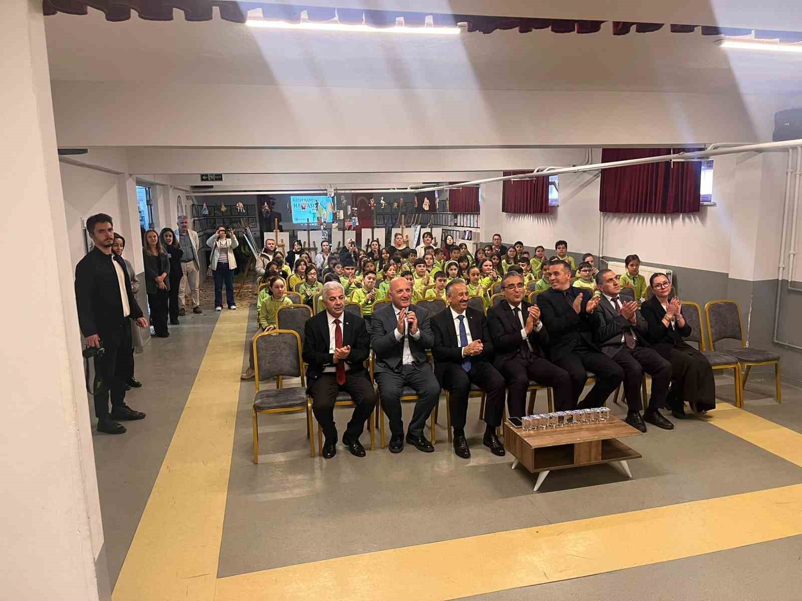 Tepebaşı’nda minik ellerden dev sergi: "Kitaplarla Büyüyen Gelecek"