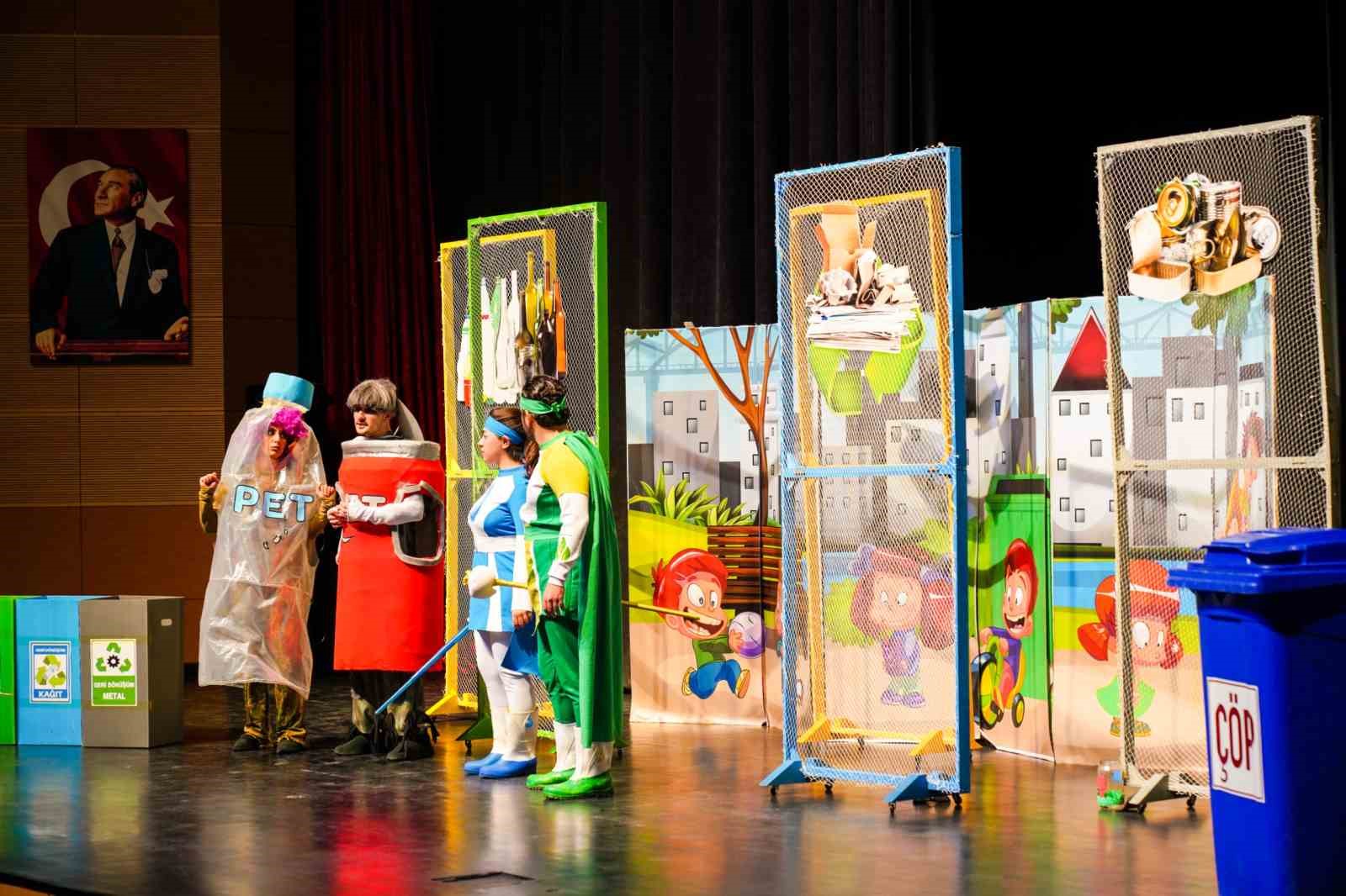 Erbaa’da çocuklara sıfır atık bilinci tiyatro ile anlatıldı