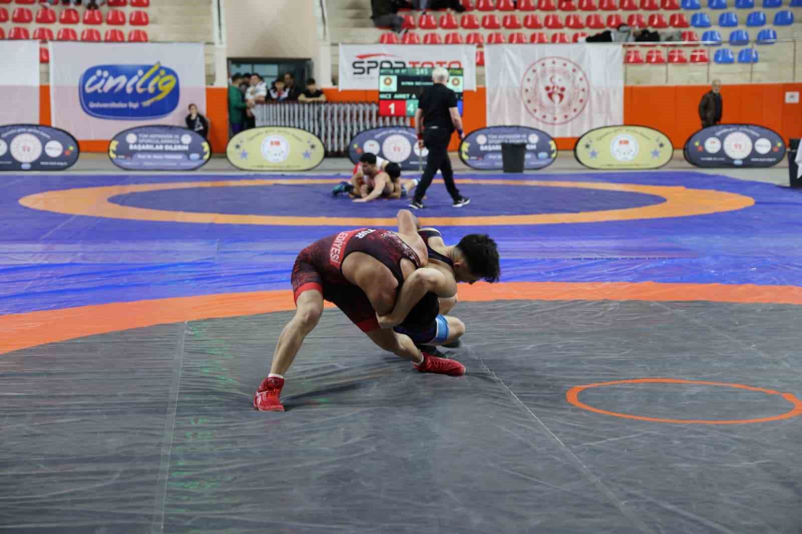 ALK&Uuml;&rsquo;l&uuml; &ouml;ğrenci g&uuml;reş şampiyonasından madalyayla d&ouml;nd&uuml;
