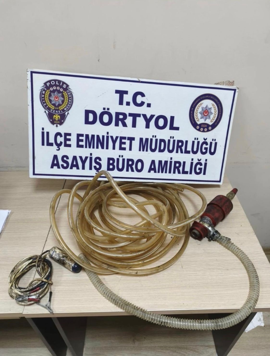 D&ouml;rtyol&rsquo;da tırlardan mazot &ccedil;alan ş&uuml;pheli yakalandı
