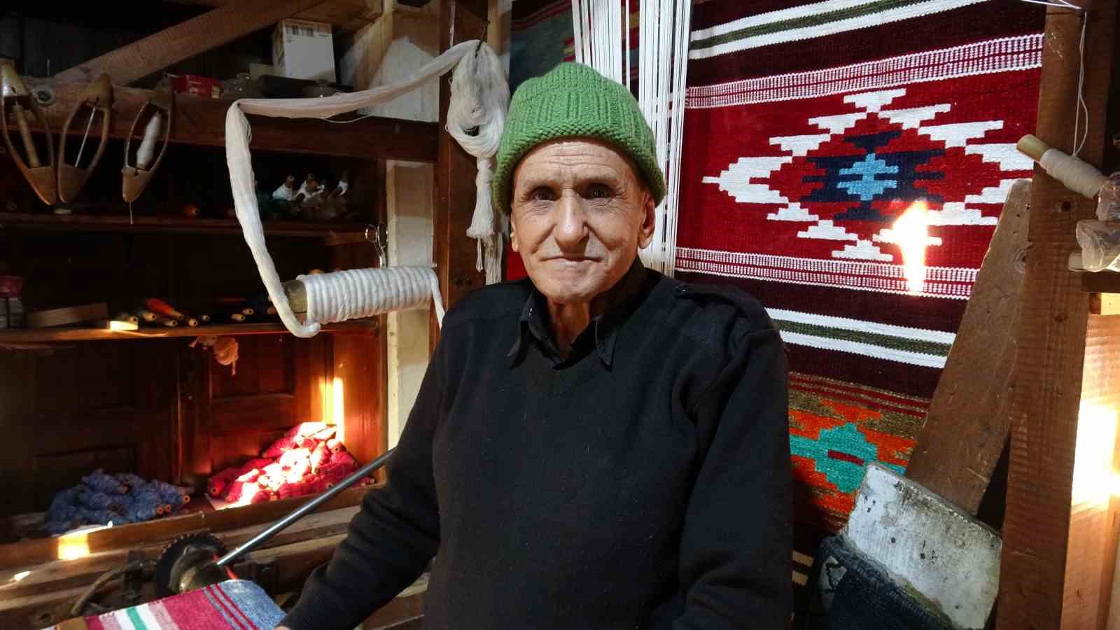Antep kilimini yaşatmak i&ccedil;in 80 yıldır tezgah başında
