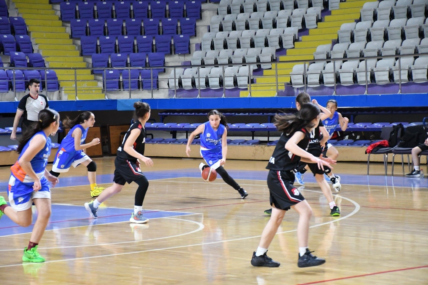 K&uuml;&ccedil;&uuml;kler basketbol grup m&uuml;sabakaları başladı
