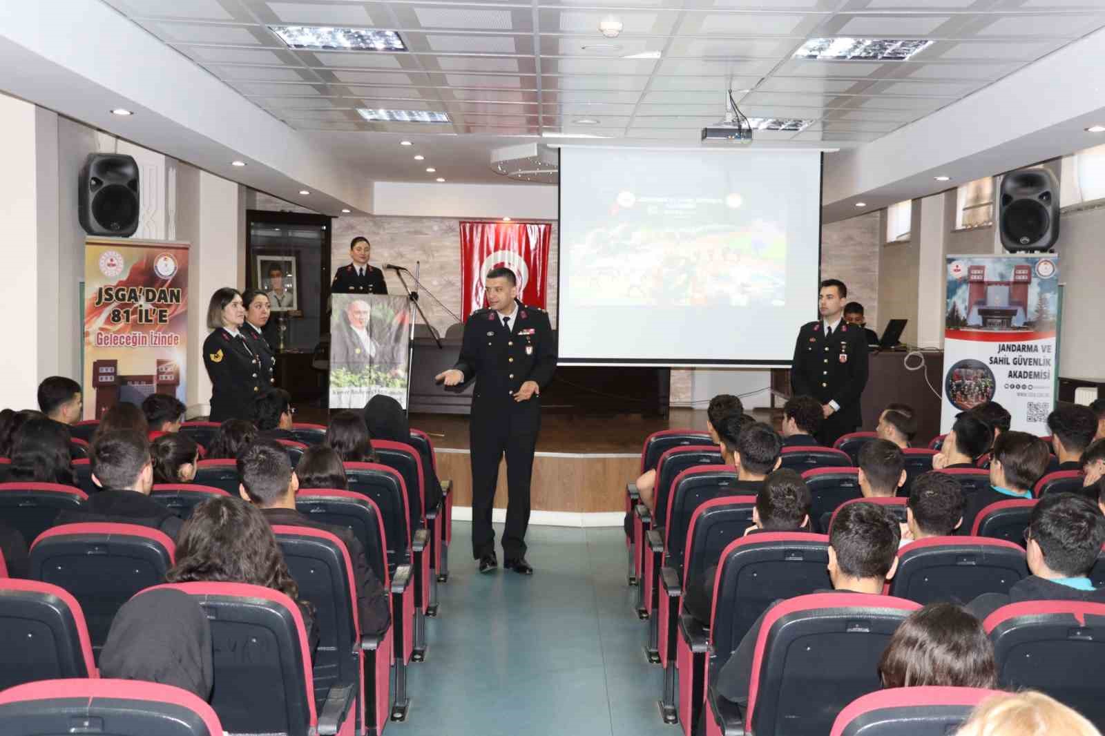 Gaziantep&rsquo;te &ouml;ğrencilere jandarma mesleği tanıtıldı
