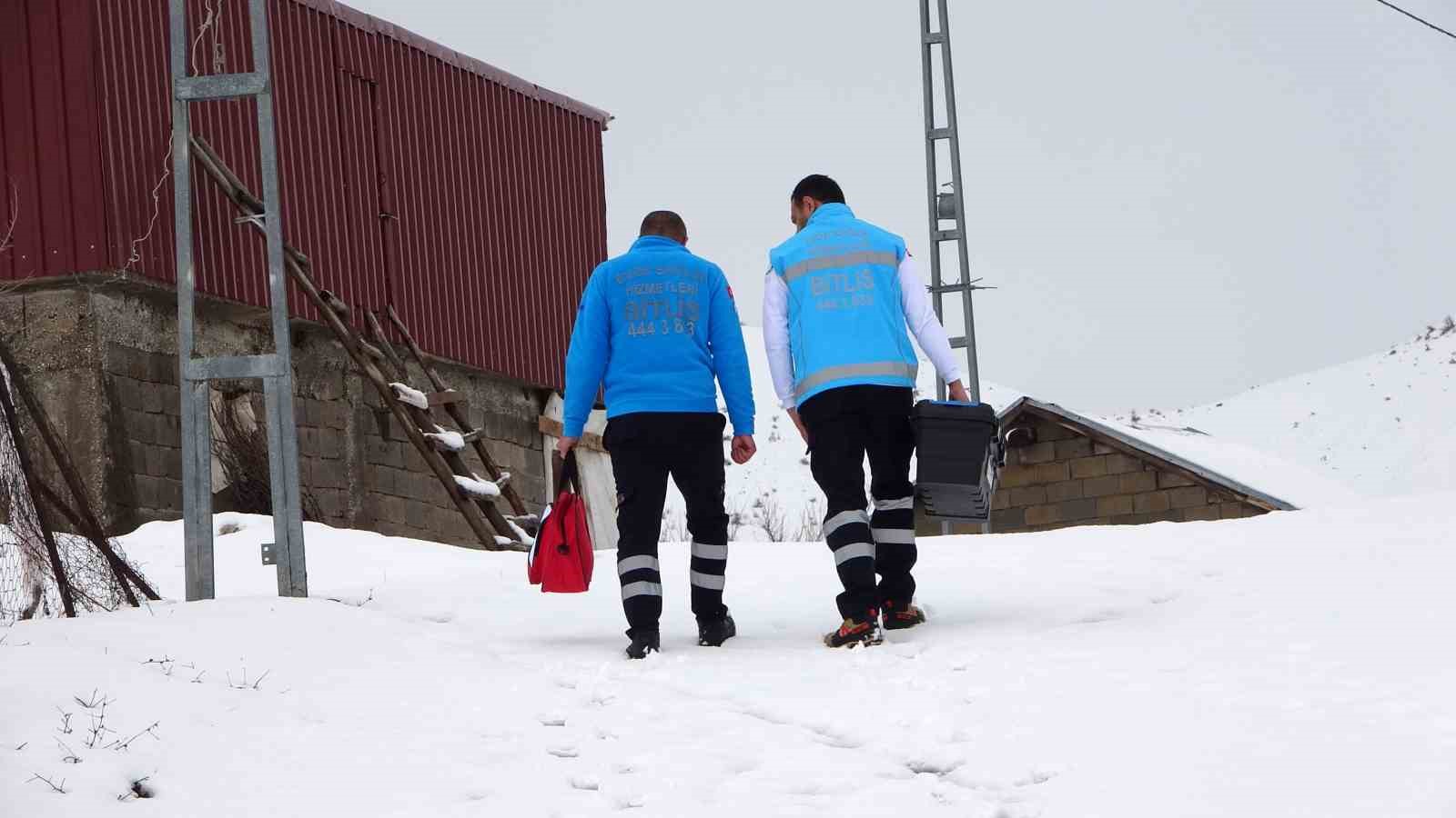 81 yaşındaki hastaya evinde diş tedavisi hizmeti
