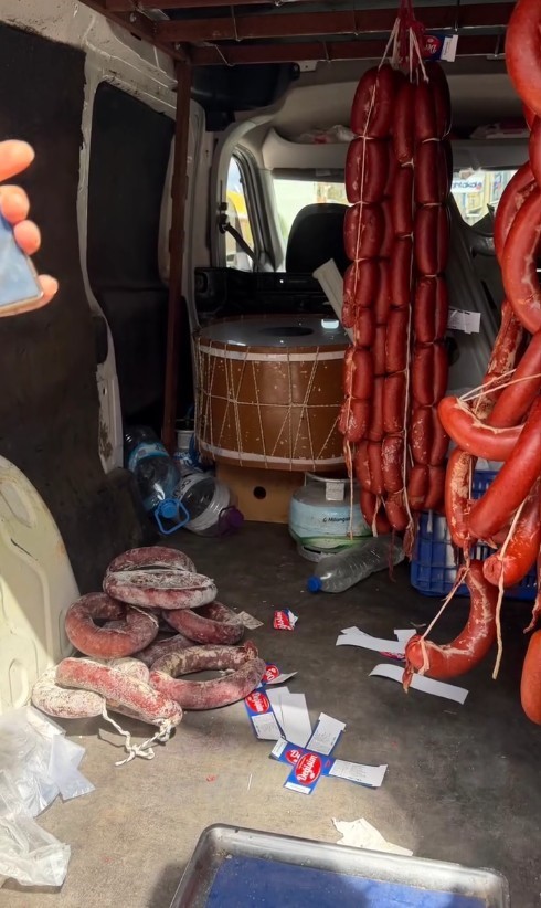 Serik&rsquo;te 176 kilogram tarihi ge&ccedil;miş sucuk ele ge&ccedil;irildi
