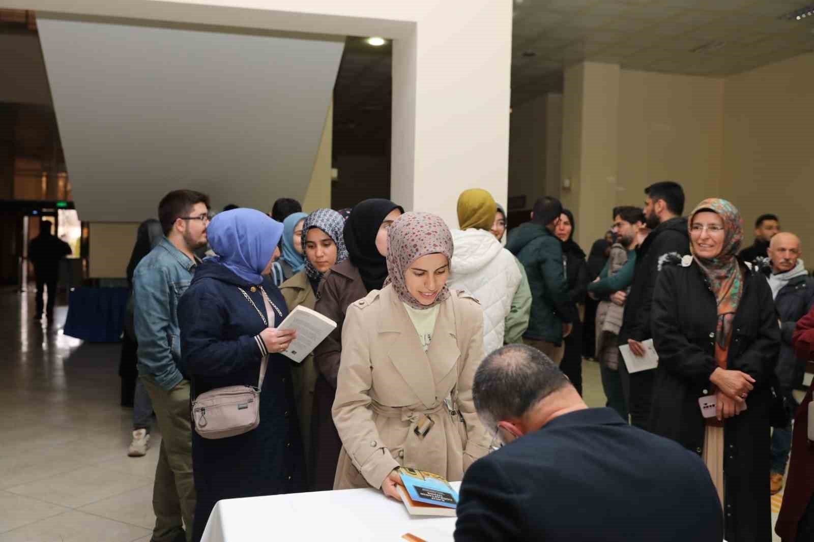 NÖHÜ’de "Kayıp Coğrafya’nın İzinde: Kudüs ve Doğu Türkistan" konferansına yoğun ilgi