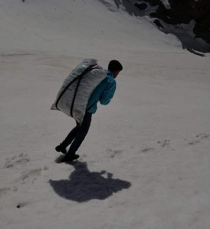 Kayalıklarda yetişiyor, sofralara lezzet katıyor: &Ccedil;iriş otu
