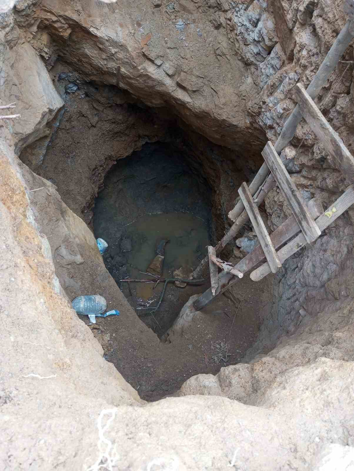 Define i&ccedil;in 6 metrelik kuyu kaza kazan 4 ş&uuml;pheli su&ccedil;&uuml;st&uuml; yakalandı
