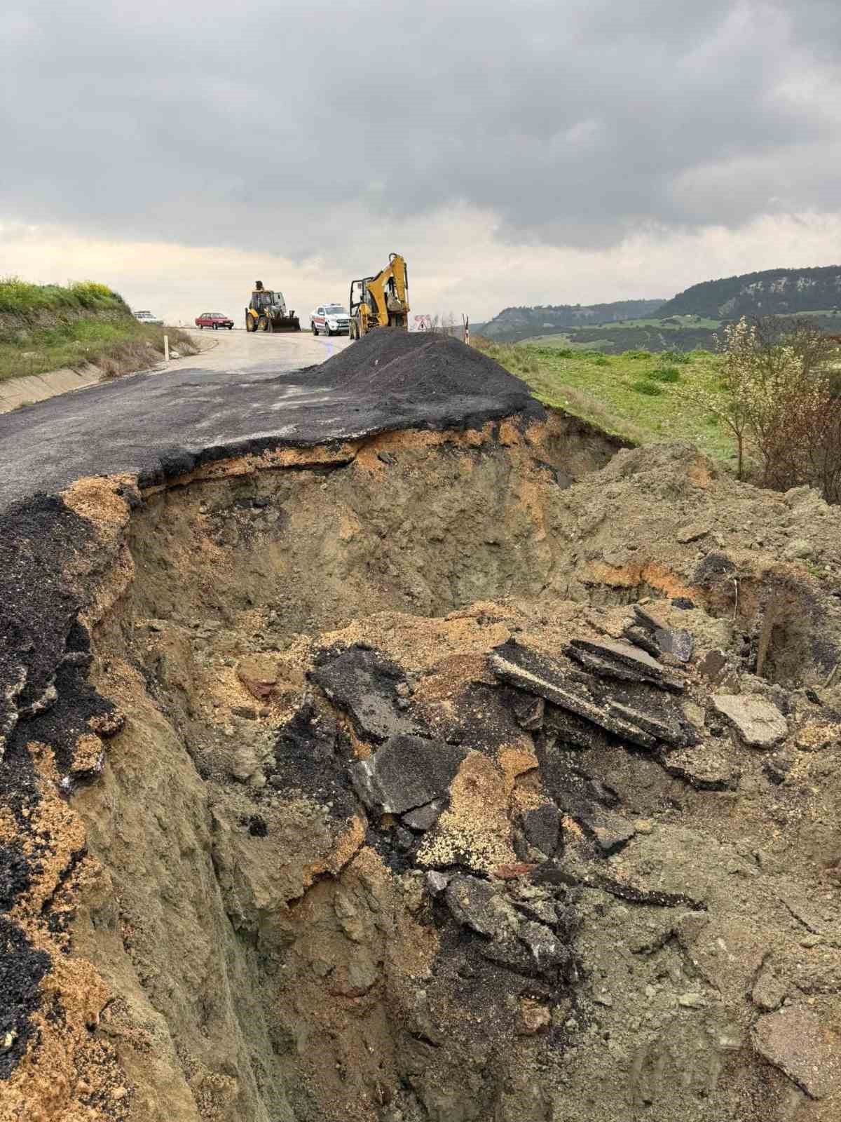 &Ccedil;&ouml;ken Selendi-Kula eski yolunda &ccedil;alışmalar devam ediyor
