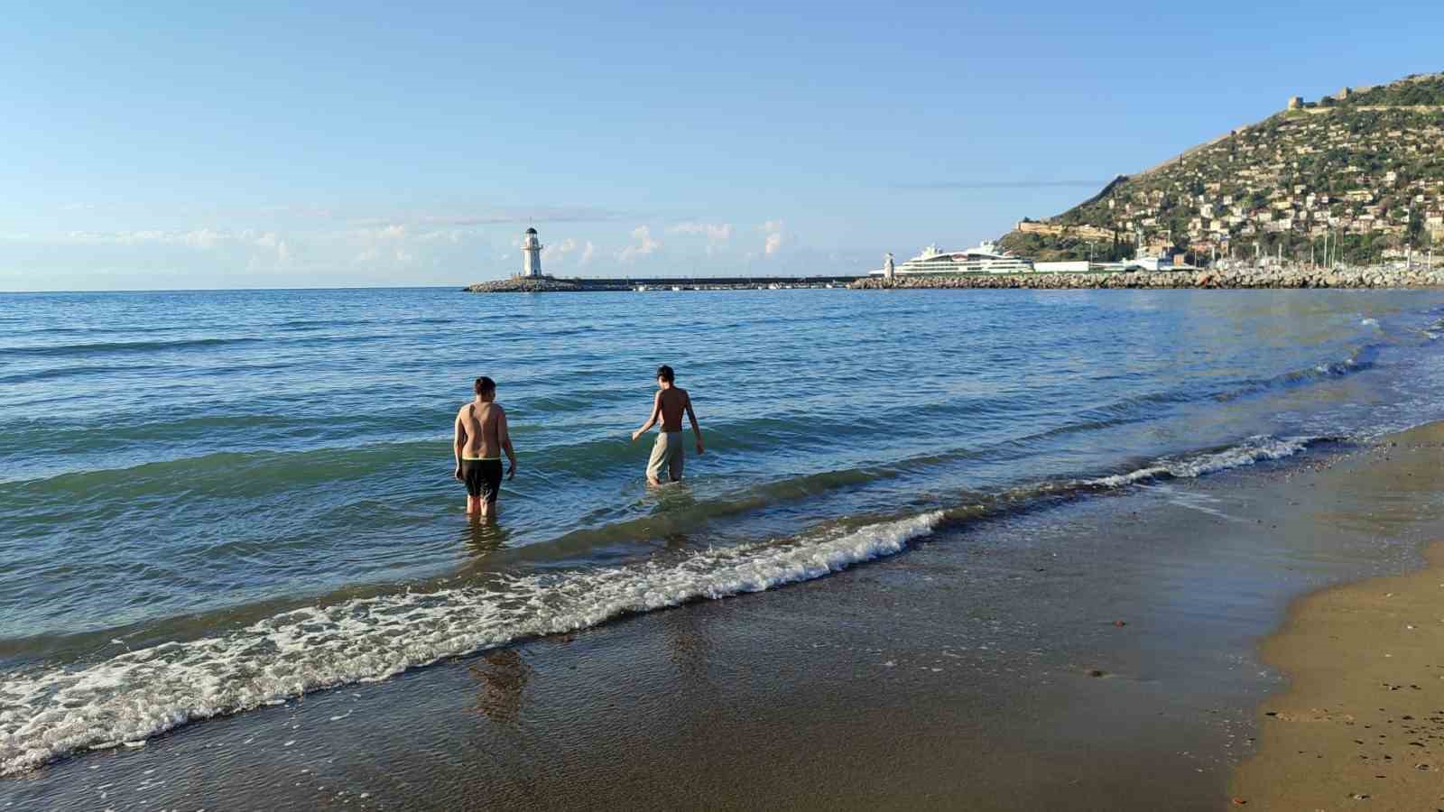 Alanya&rsquo;da sabahın serinliğinde deniz keyfi
