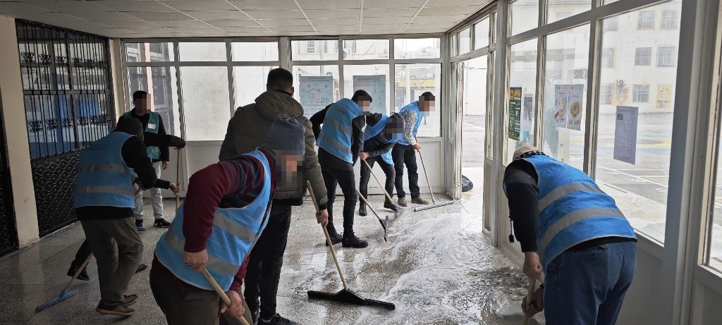 Cizre&rsquo;de denetimli serbestlik y&uuml;k&uuml;ml&uuml;leri 16 ayda 212 okulu temizledi
