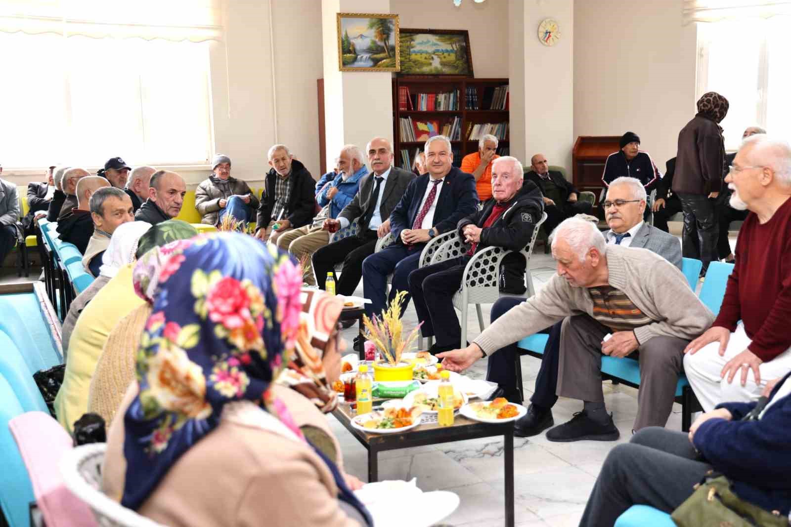 Atık kumaşlar huzurevine umut oldu
