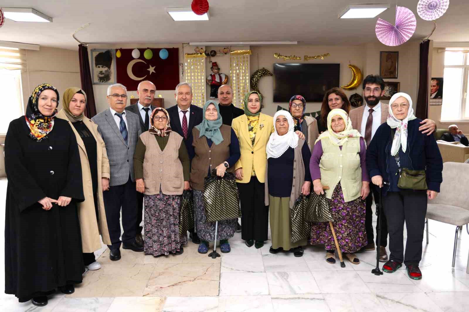 Atık kumaşlar huzurevine umut oldu
