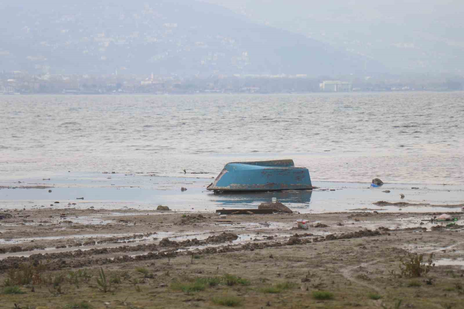 Yağışlar Sapanca Gölü’nde seviyeyi artırdı ancak risk hala devam ediyor