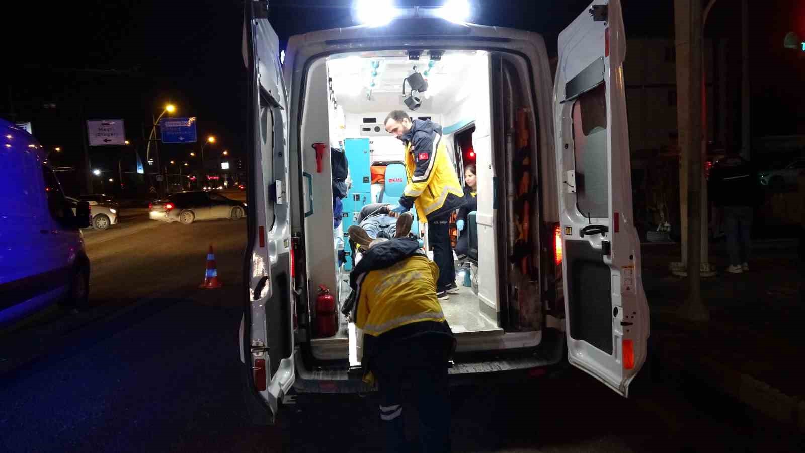 Malatya&rsquo;da kamyonetin devrilme anı kamerada
