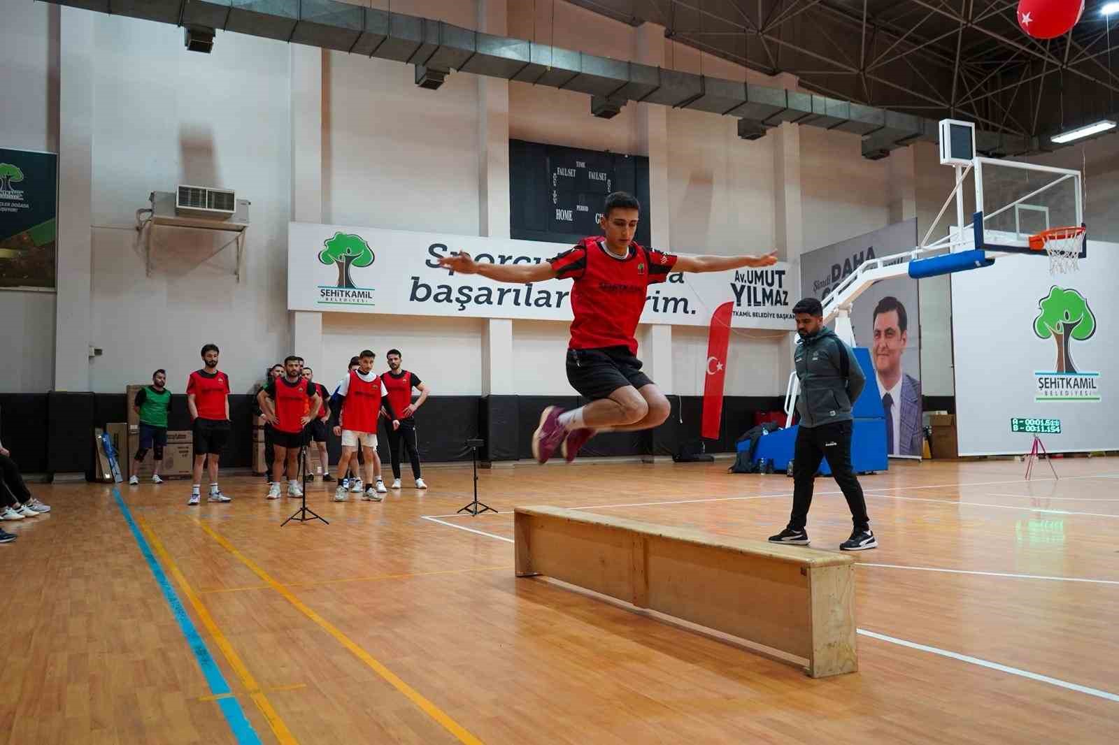 Gen&ccedil;ler, hayallerine Şehitkamil&rsquo;de hazırlanıyor
