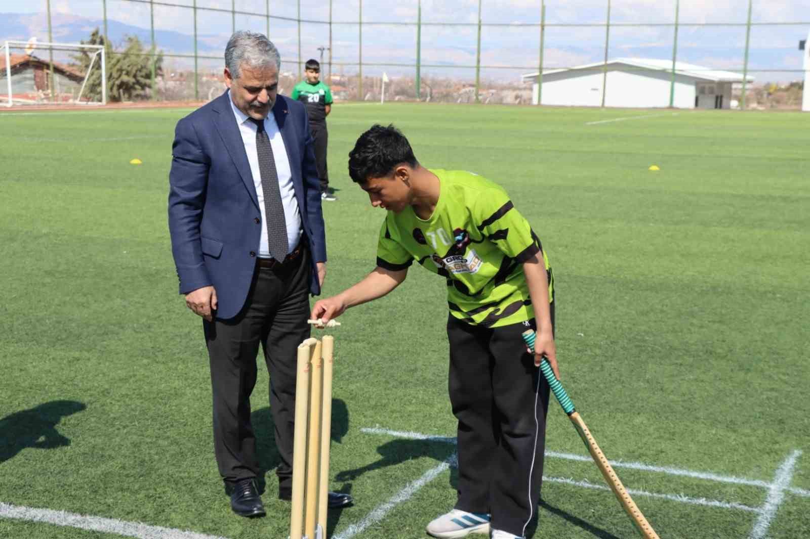 Malatya&rsquo;da okul sporları yıldızlar kriket grup m&uuml;sabakaları başladı
