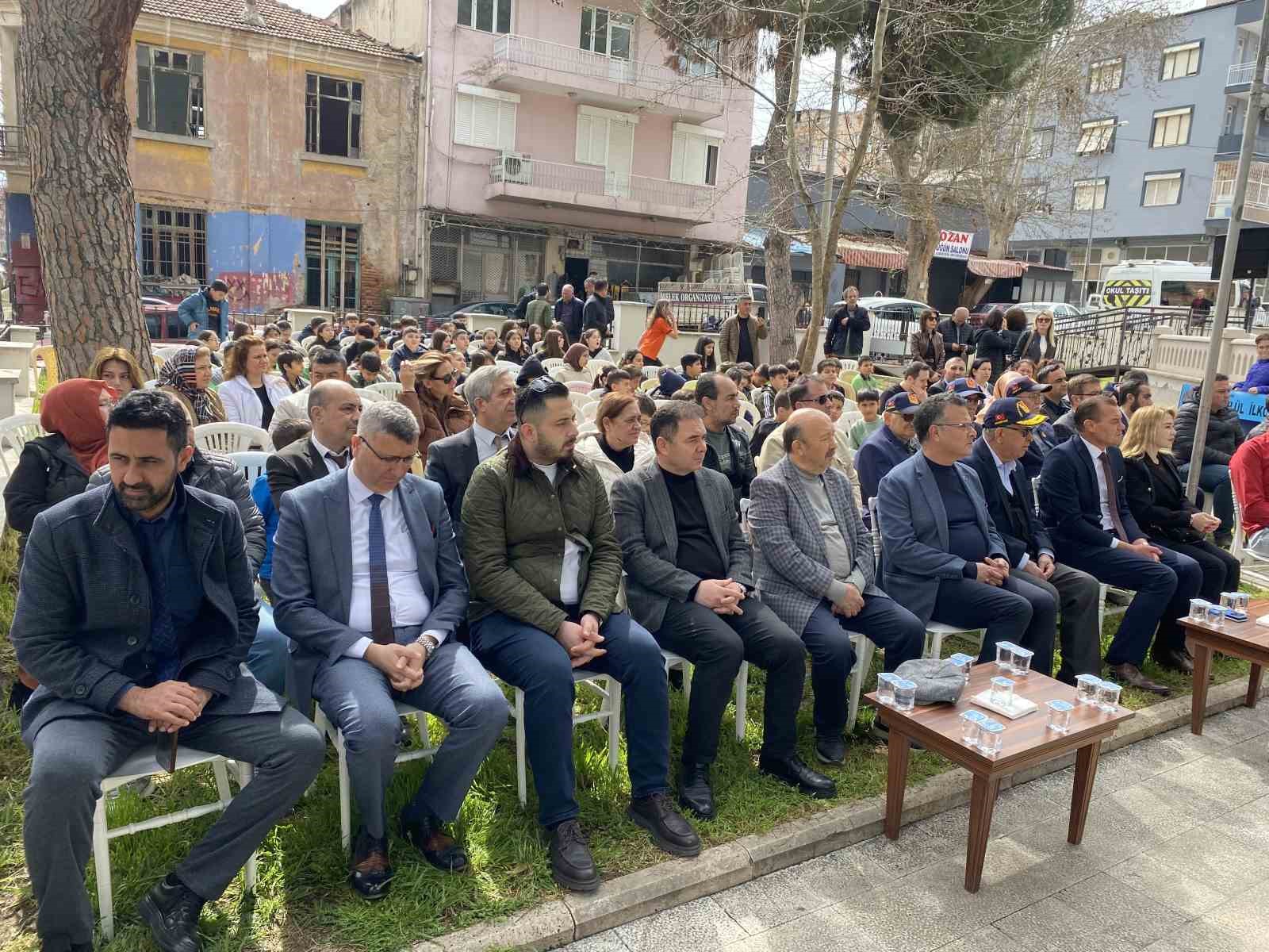 Alaşehir&rsquo;de en &ccedil;ok kitap okuyanlar &ouml;d&uuml;llendirildi
