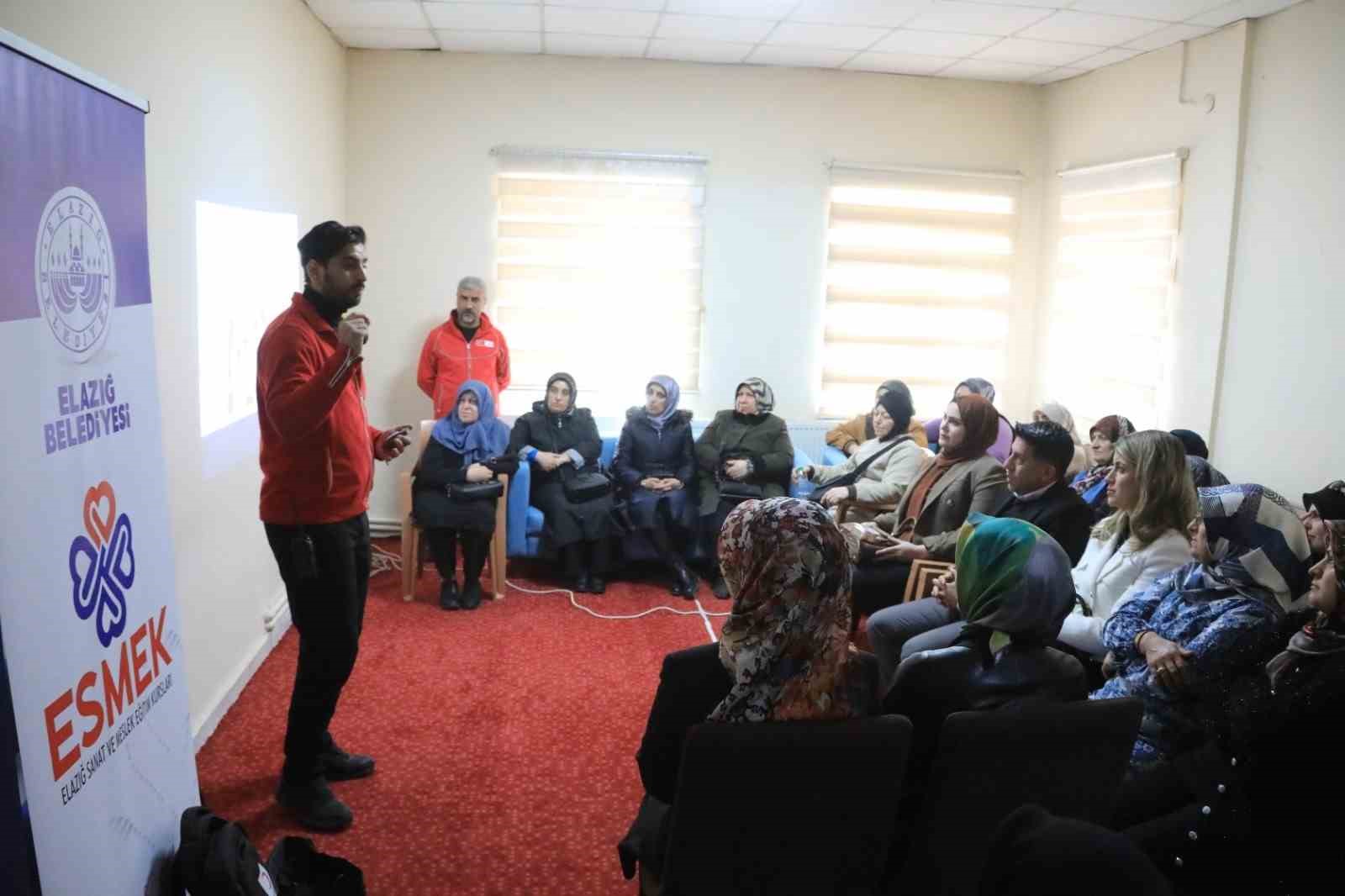 Elazığ&rsquo;da kadınlara afet bilinci kazandırma eğitimi verildi

