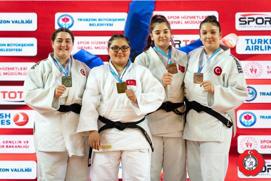 Salihlili Judocu T&uuml;rkiye 2.&rsquo;si oldu, g&uuml;m&uuml;ş madalya kazandı
