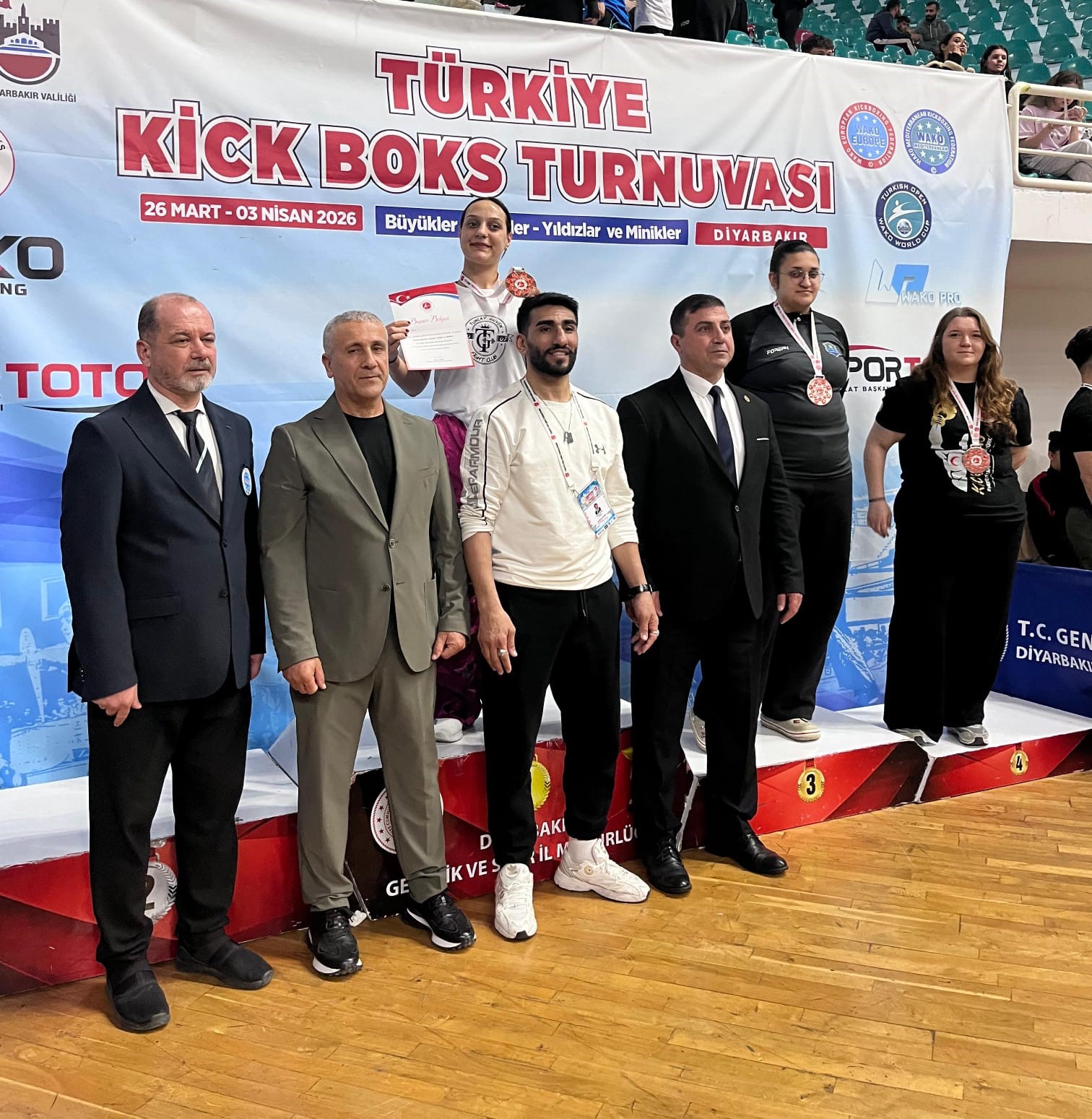 &Ccedil;ayırovalı kick boks&ccedil;ular Diyarbakır&rsquo;dan 2 madalyayla d&ouml;nd&uuml;
