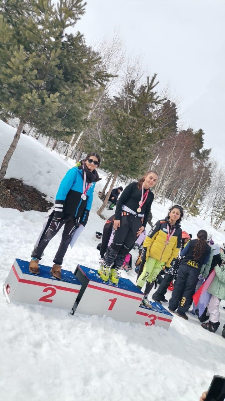 Milli kayak&ccedil;ı Cansu İkra Ak&ccedil;ay&rsquo;ın b&uuml;y&uuml;k başarısı
