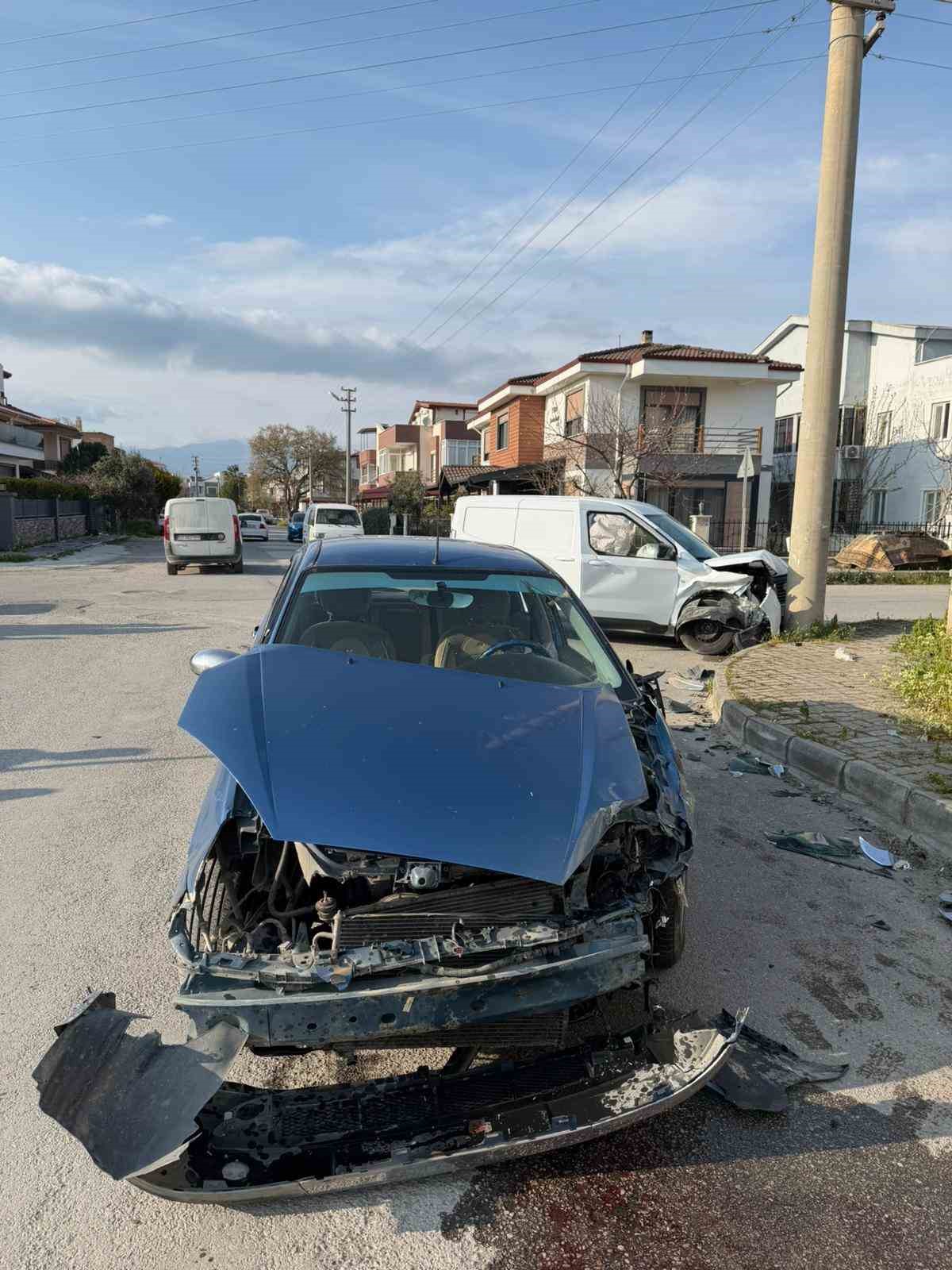 Burhaniye&rsquo;de sık kaza yaşanan kavşağa d&uuml;zenleme yapılması istendi
