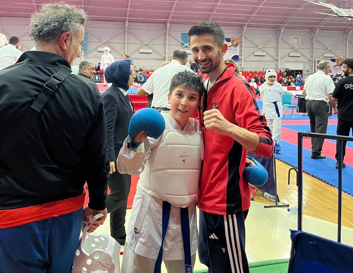 Afyonlu gen&ccedil; karateciler T&uuml;rkiye arenasında parladı
