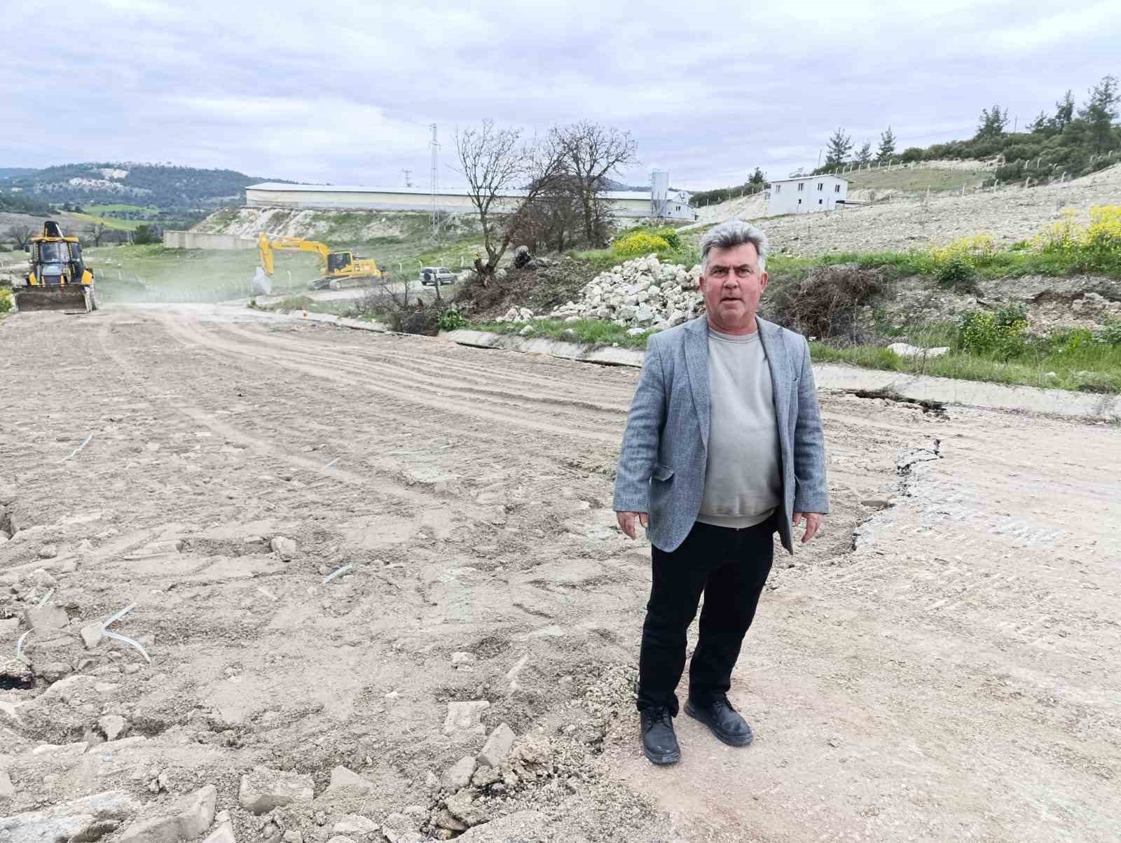 Selendi-Kula eski yolu yeniden trafiğe a&ccedil;ıldı
