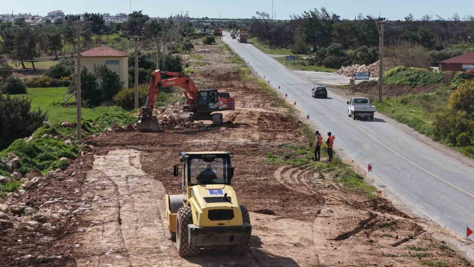 Aydın Büyükşehir, Akbük’te yol yenileme çalışmalarını sürdürüyor