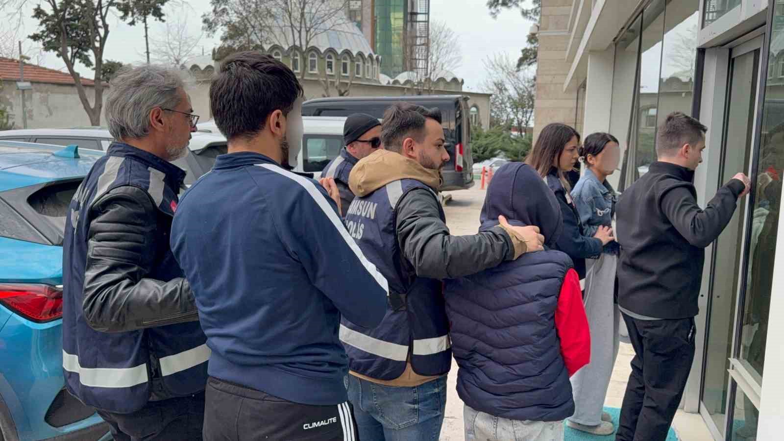 Samsun&rsquo;da kız &ccedil;ocuğu attığı mesajla kurtarıldı: 4 g&ouml;zaltı
