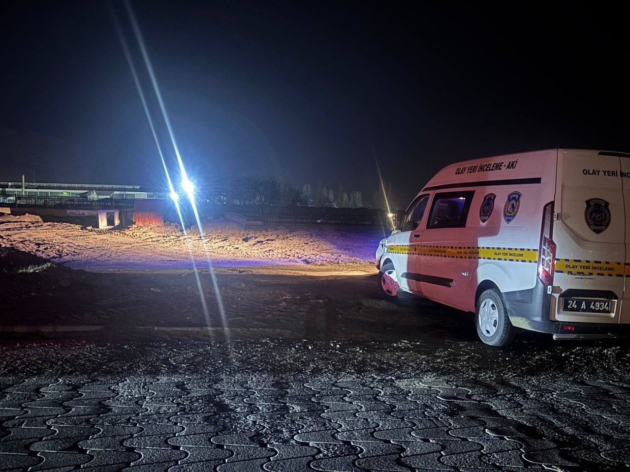 Erzincan&rsquo;da ara&ccedil; yangınında yanan kişi hayatını kaybetti
