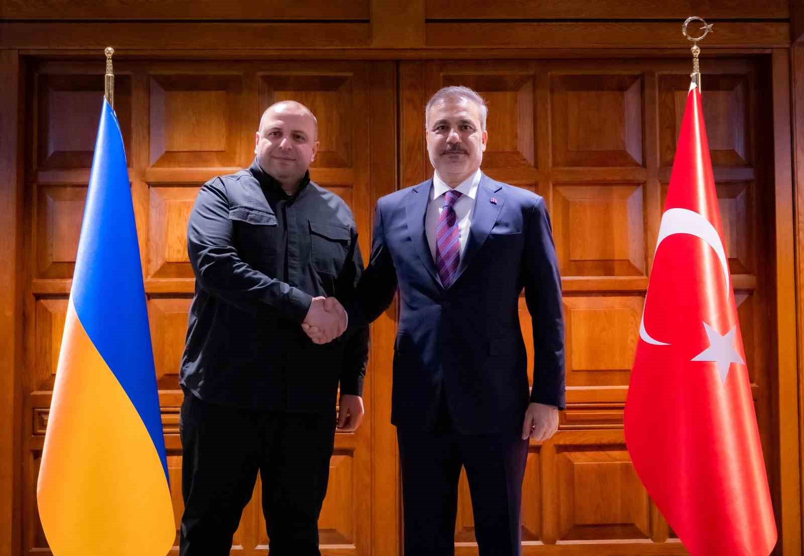 Dışişleri Bakanı Hakan Fidan, Ukrayna Milli G&uuml;venlik ve Savunma Konseyi Sekreteri R&uuml;stem Umerov ile Ankara&rsquo;da bir araya geldi.

