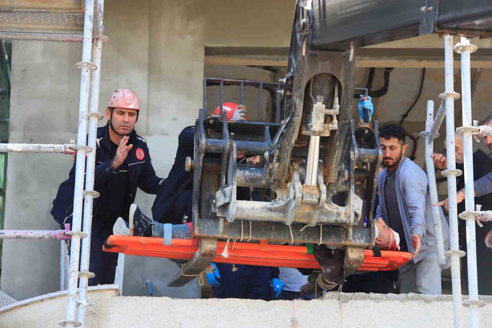 Demir iskeleden düşen inşaat işçisi yaralandı