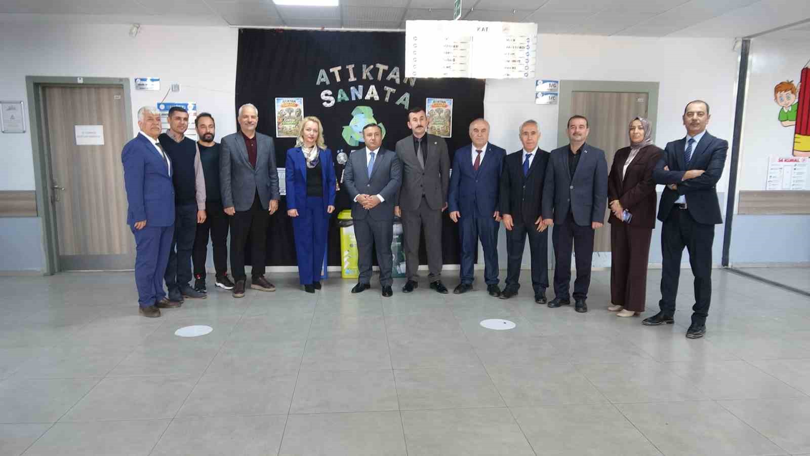 Kilis’te "Atıktan Sanata" sergisi: Öğrenciler atıkları sanata dönüştürdü
