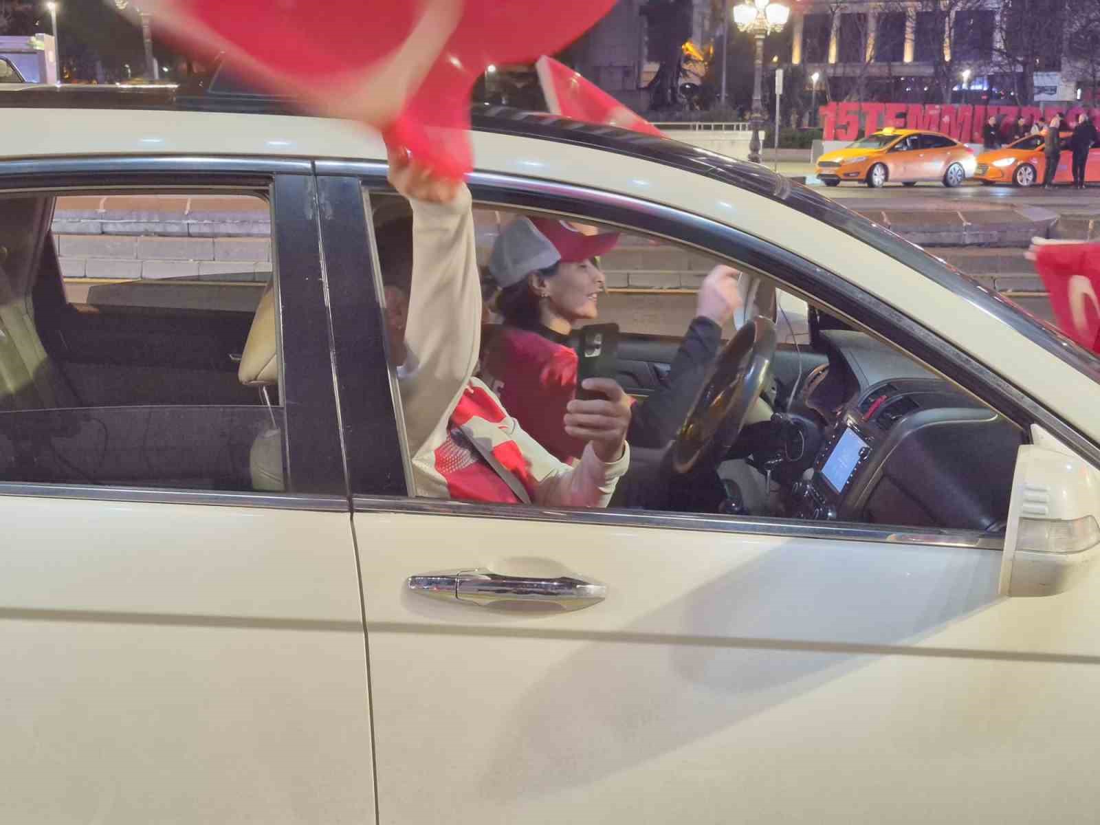 Türkiye’nin 24 yıl sonra Dünya Kupasına gitmesi Ankara’da coşku ile kutlandı