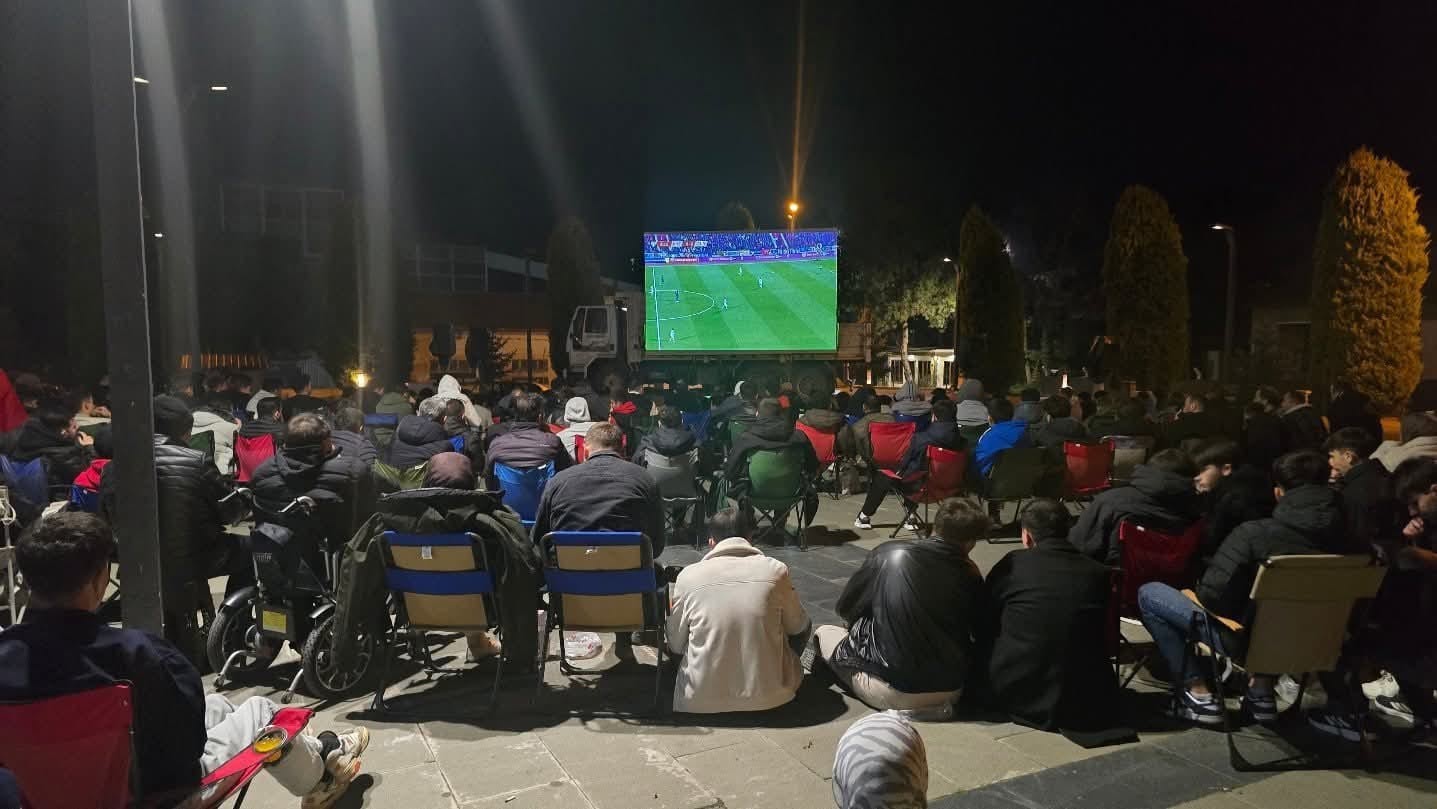 Amasyalılar D&uuml;nya Kupası sevincini oynayarak kutladı
